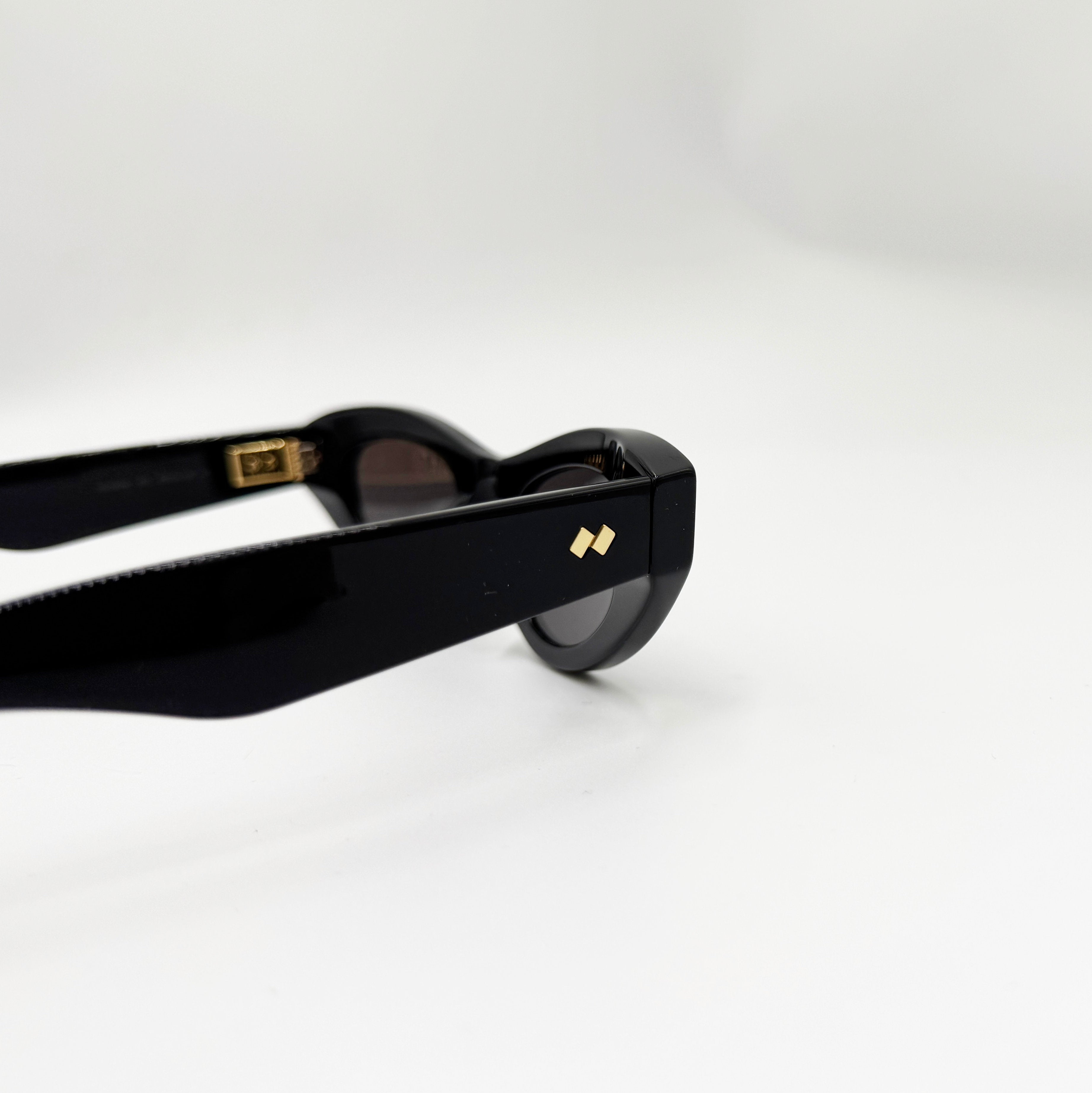 Bottega Veneta BV1350S sort