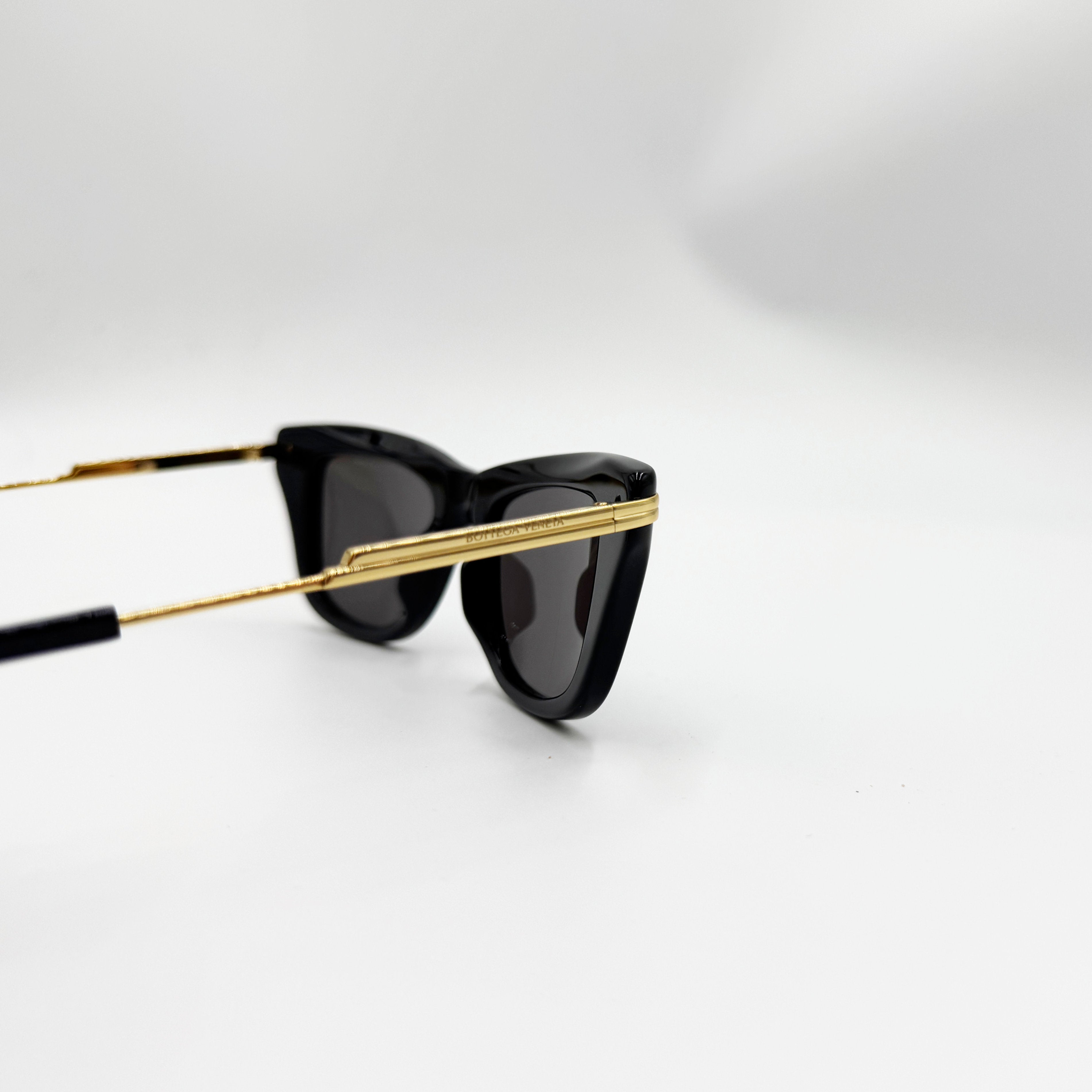 Bottega Veneta BV1369S sort