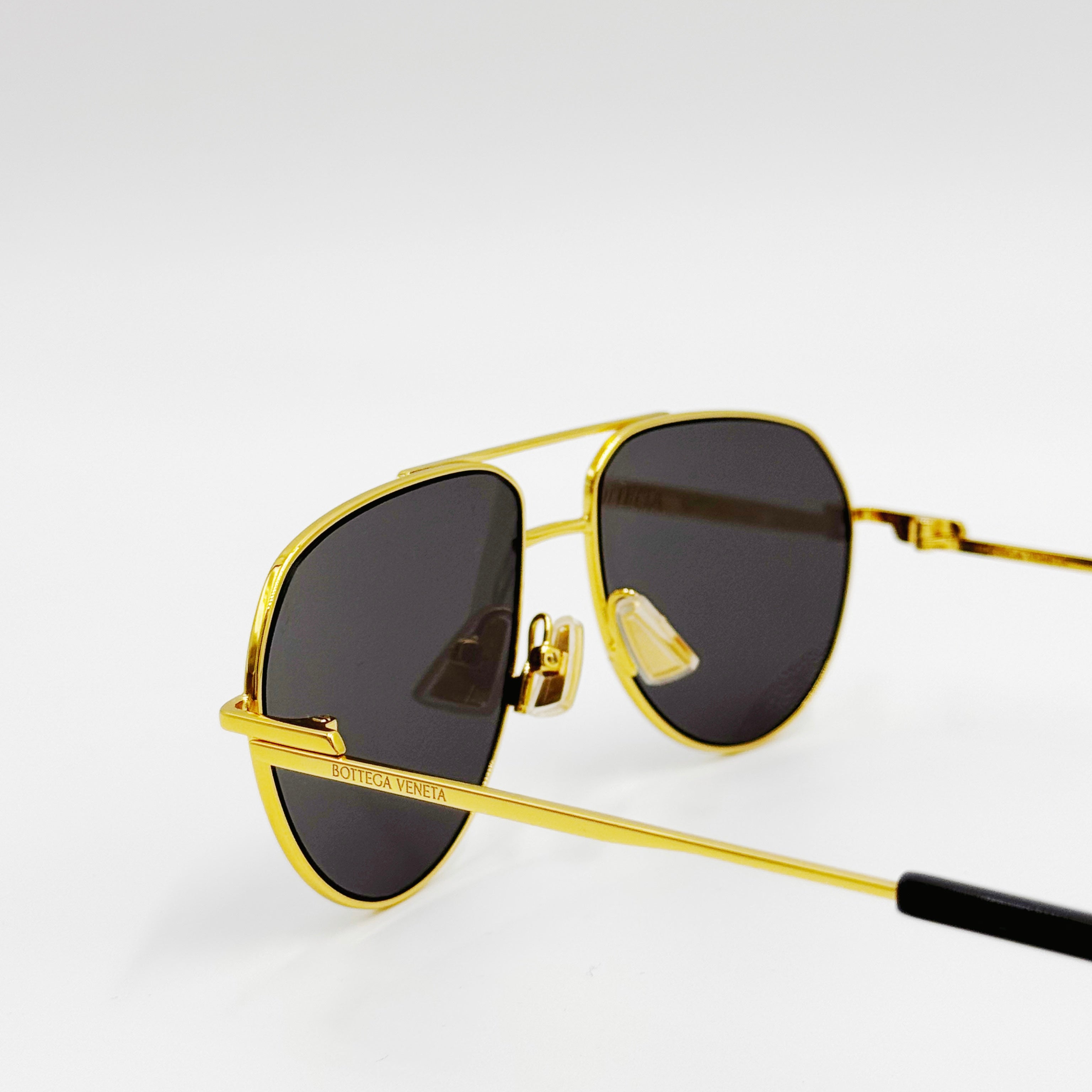 Bottega Veneta BV1302S Guld